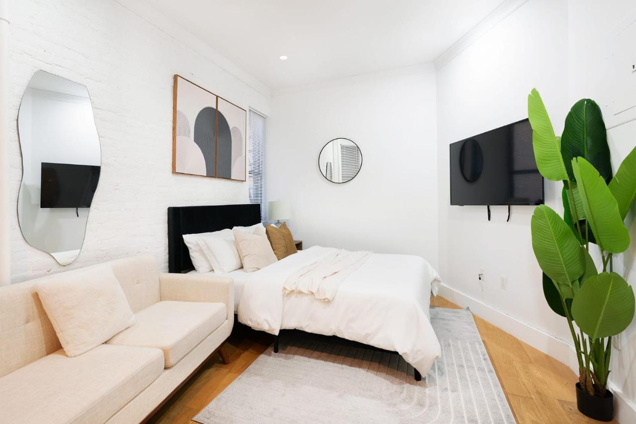 403-2e Newly Renovated Ues Apartment *