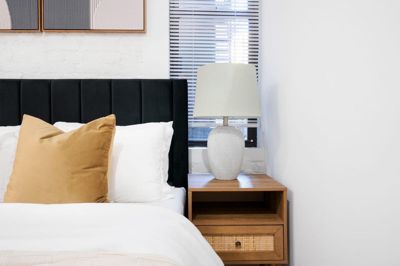 403-2e Newly Renovated Ues Apartment *